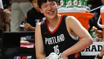 欧博官网-常规赛快结束了，杨瀚森连洛杉矶英文说不出来，球迷：换个翻译吧|开拓者|NBA|波特兰开拓者队|德尼·阿夫迪亚|本-麦克勒莫_新浪体育_新浪新闻