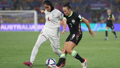 欧博APP下载-伊朗女足0-4澳大利亚！亚洲杯2连败垫底 赛前高唱国歌+集体敬礼