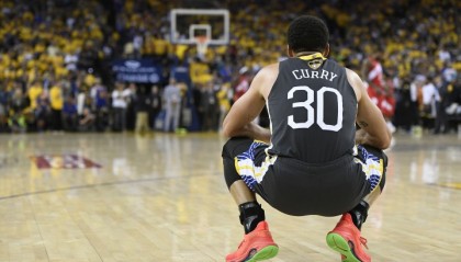 欧博体育-得多难受💔库里已同场目睹了两名队友遭遇十字韧带大伤赛季报销