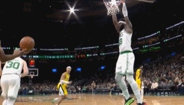 欧博体育-声东击西！豪泽妙传骗过两人补防助攻科塔暴扣得分